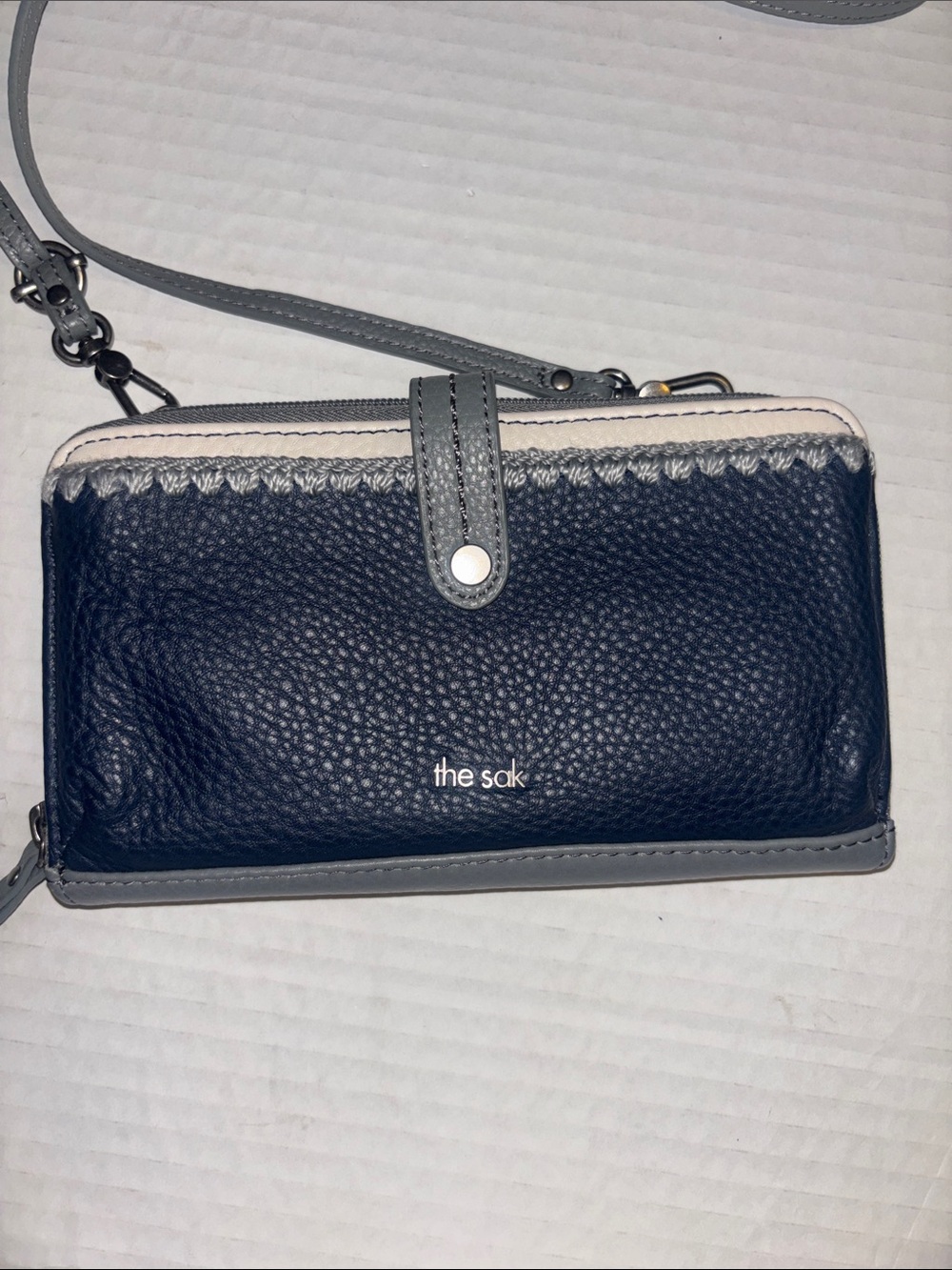 THE SAK IRIS SMARTPHONE CROSSBODY BLUE AND GRAY LEATHER OUTSIDE ADJUSTABLE STRAP